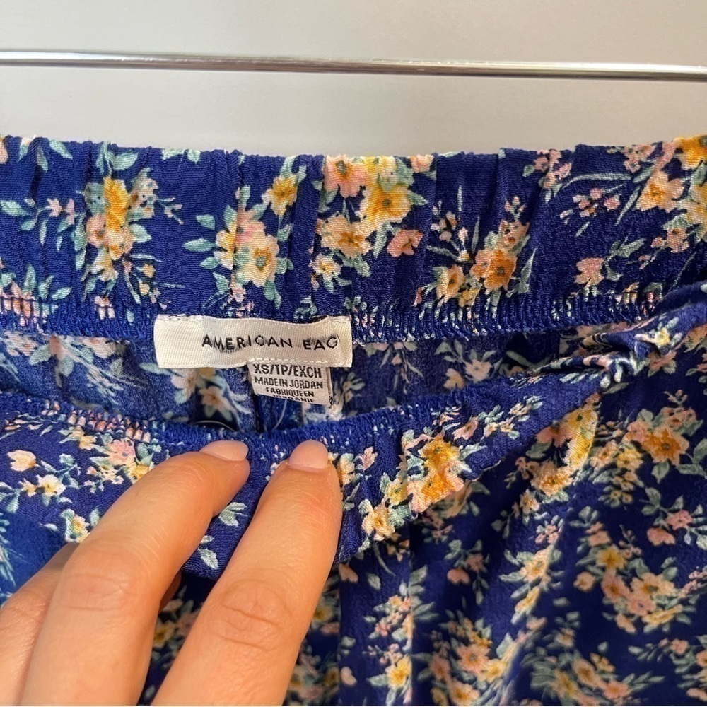 AMERICAN Eagle ruffle flower shorts - Picture 2 of 3
